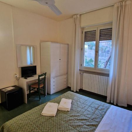 Hotel Sorriso Brenzone sul Garda Buitenkant foto