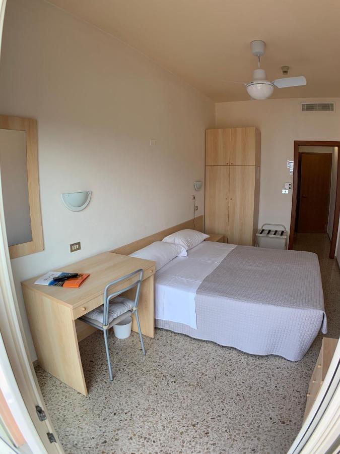 Hotel Sorriso Brenzone sul Garda Buitenkant foto