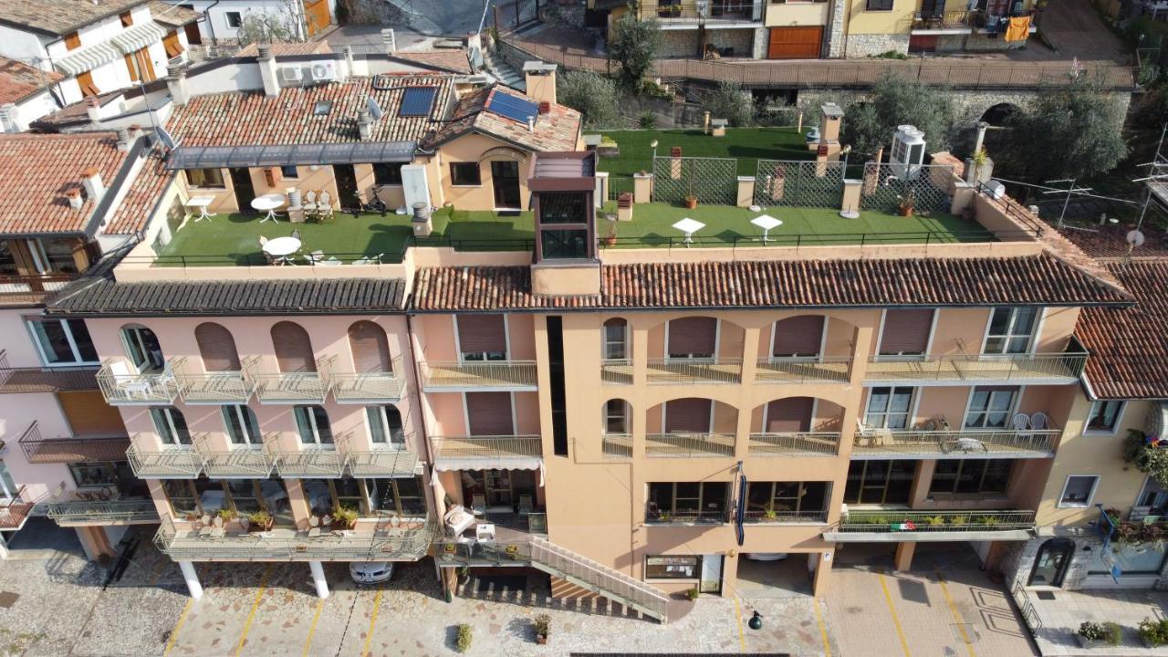 Hotel Sorriso Brenzone sul Garda Buitenkant foto