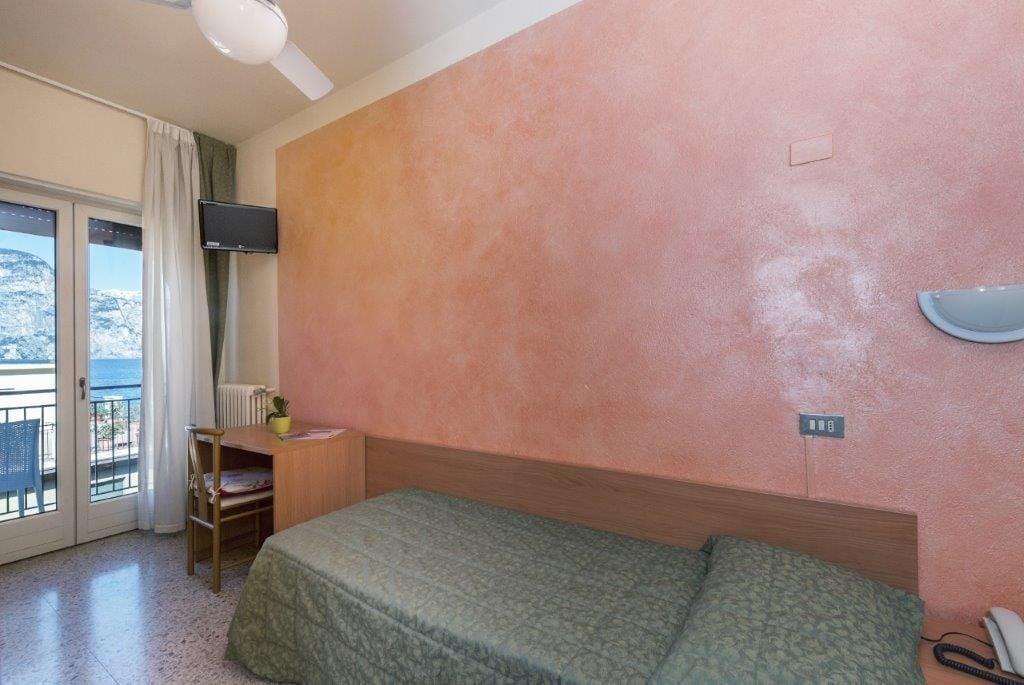 Hotel Sorriso Brenzone sul Garda Buitenkant foto