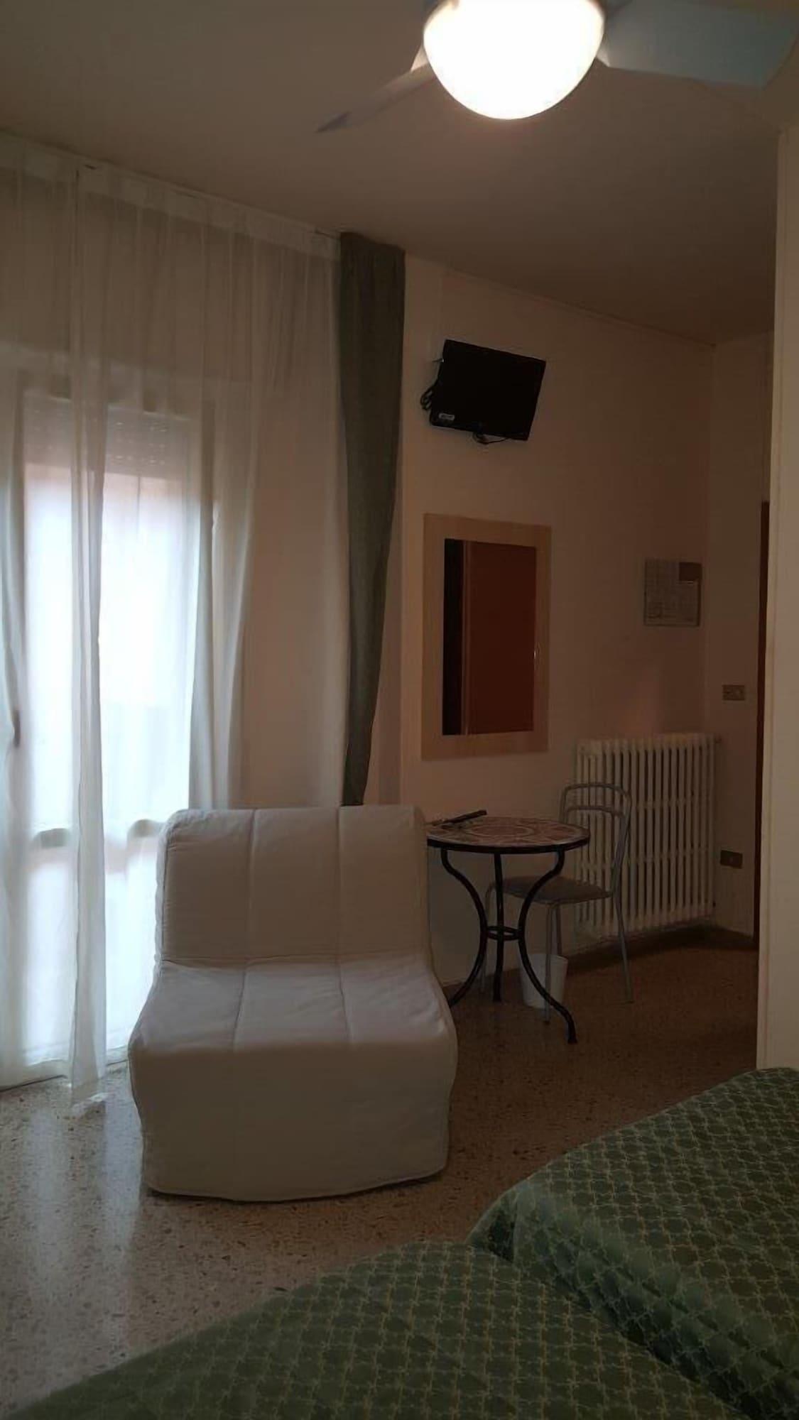 Hotel Sorriso Brenzone sul Garda Buitenkant foto