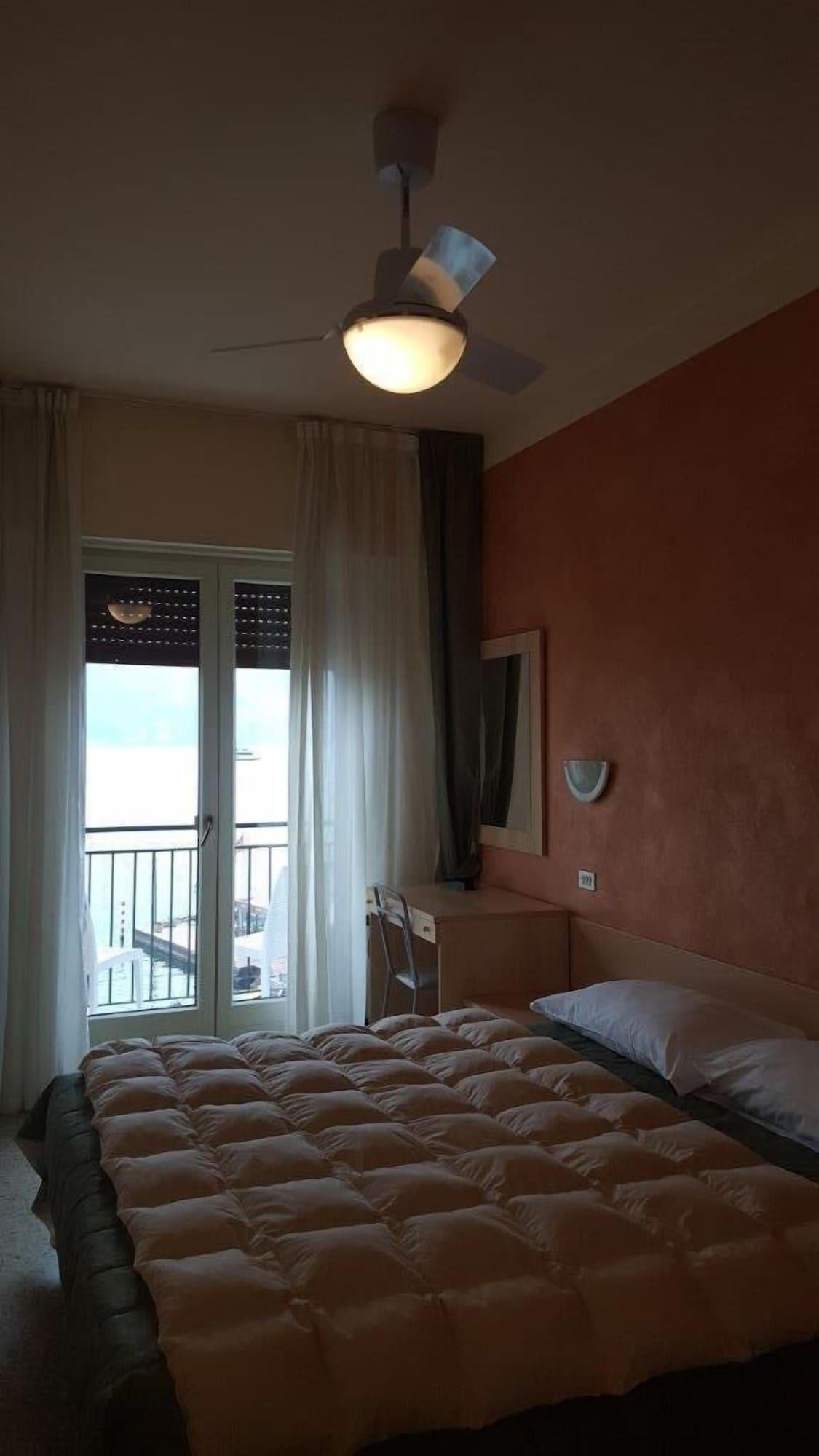 Hotel Sorriso Brenzone sul Garda Buitenkant foto