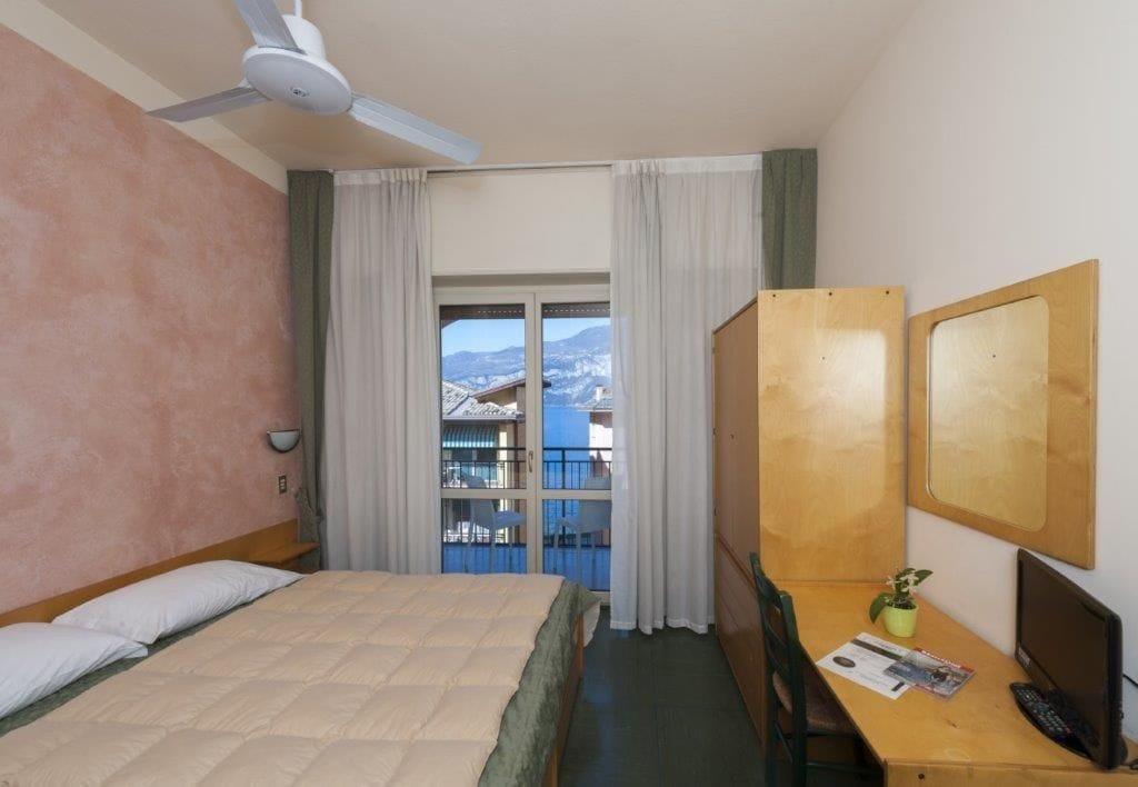 Hotel Sorriso Brenzone sul Garda Buitenkant foto