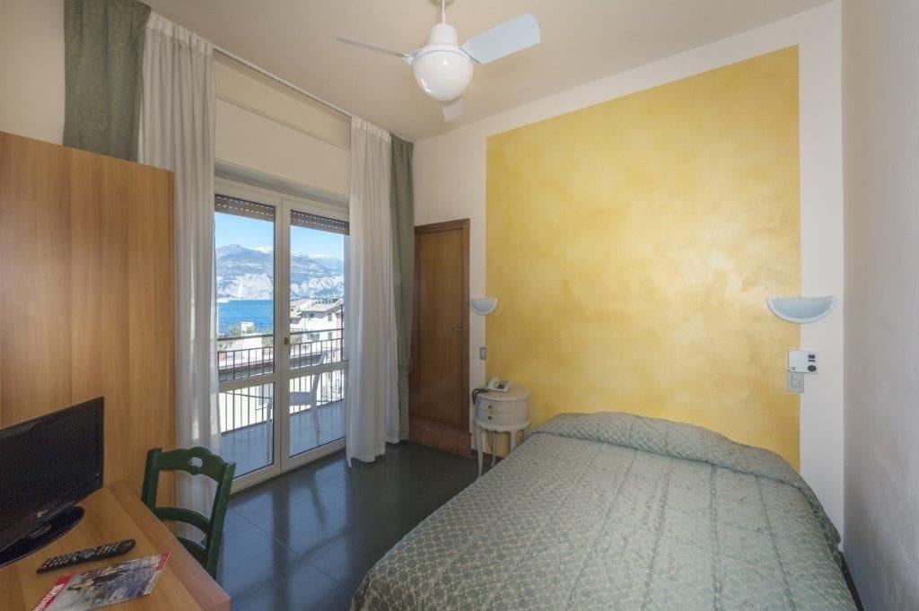 Hotel Sorriso Brenzone sul Garda Buitenkant foto