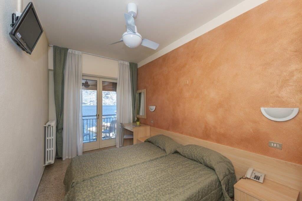 Hotel Sorriso Brenzone sul Garda Buitenkant foto