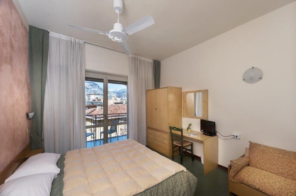Hotel Sorriso Brenzone sul Garda Buitenkant foto