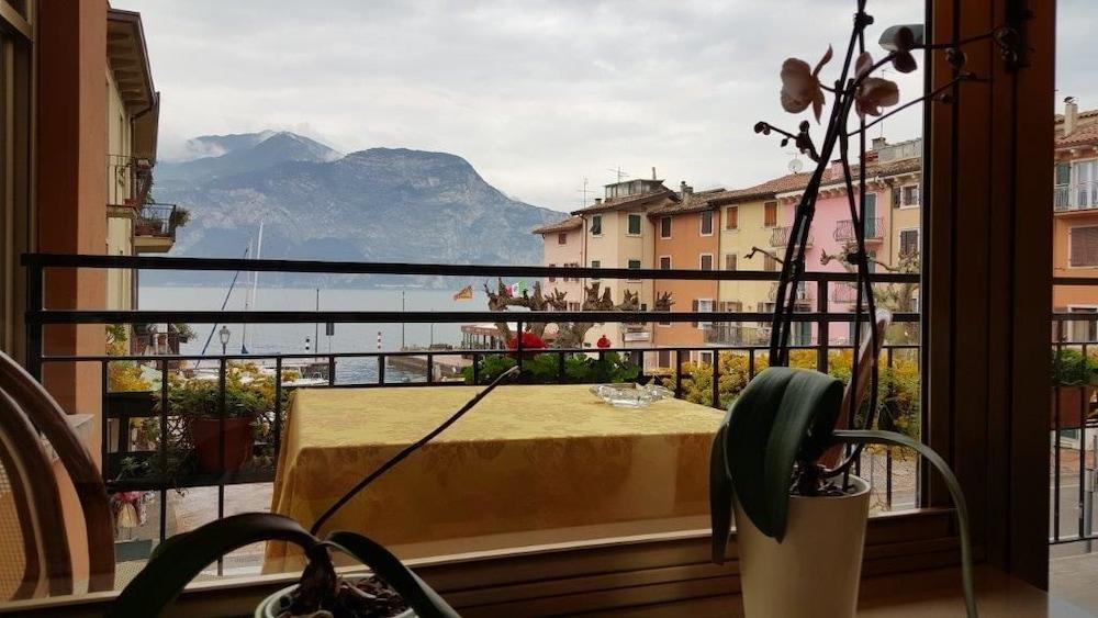 Hotel Sorriso Brenzone sul Garda Buitenkant foto