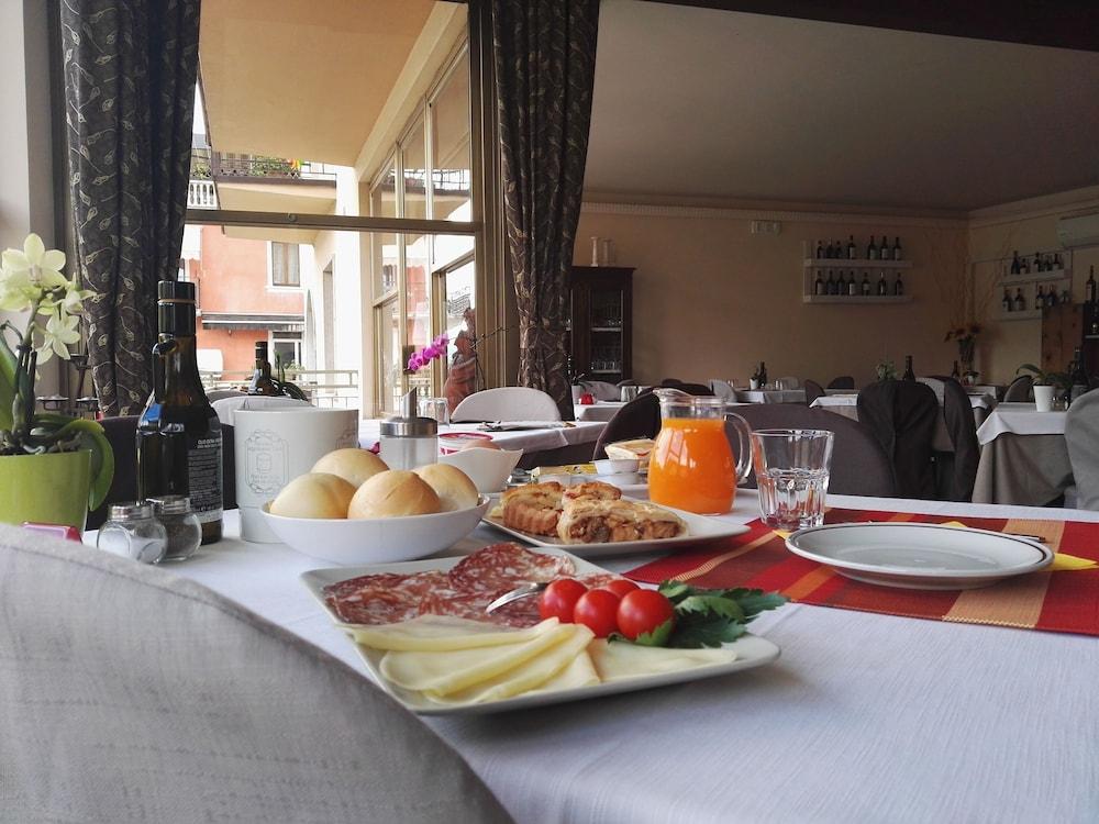 Hotel Sorriso Brenzone sul Garda Buitenkant foto