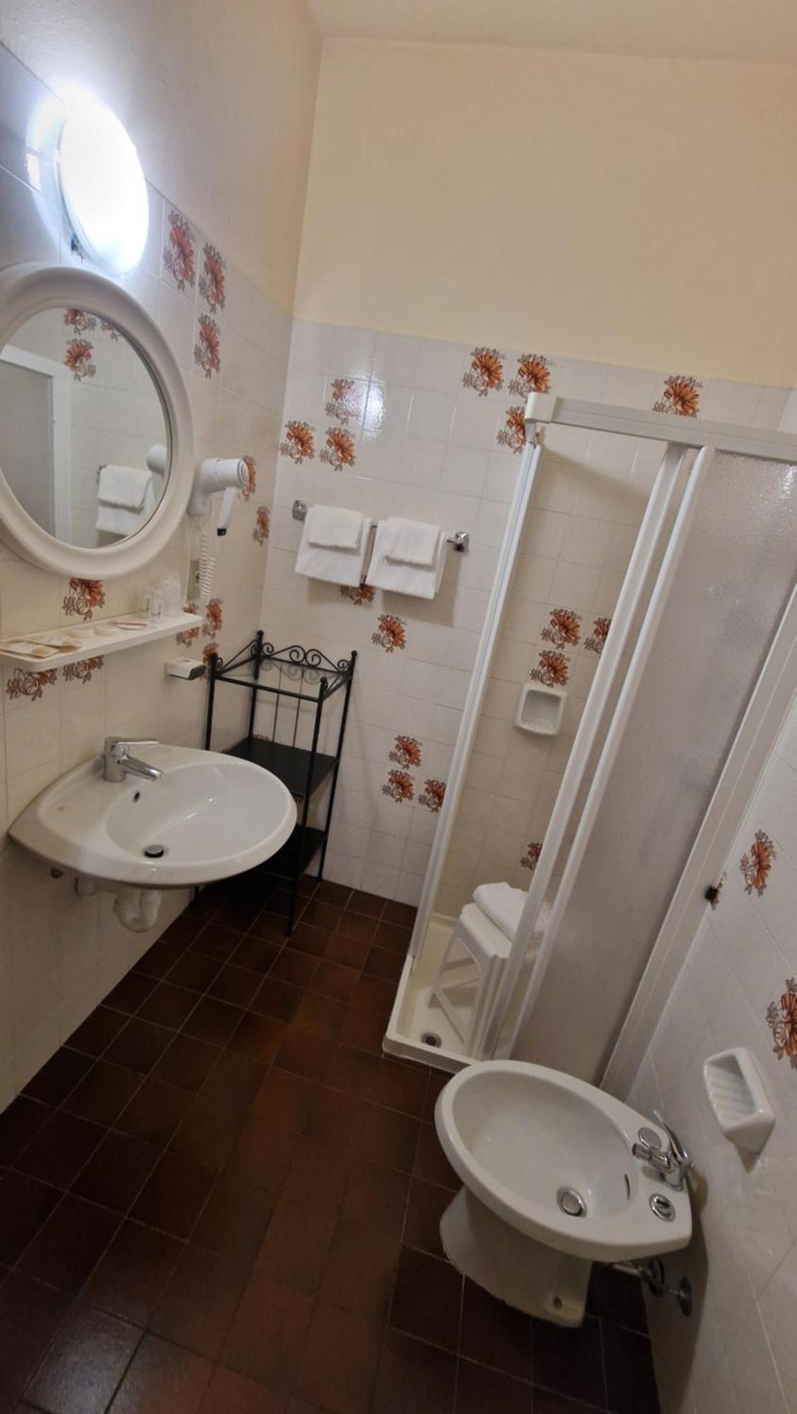 Hotel Sorriso Brenzone sul Garda Buitenkant foto