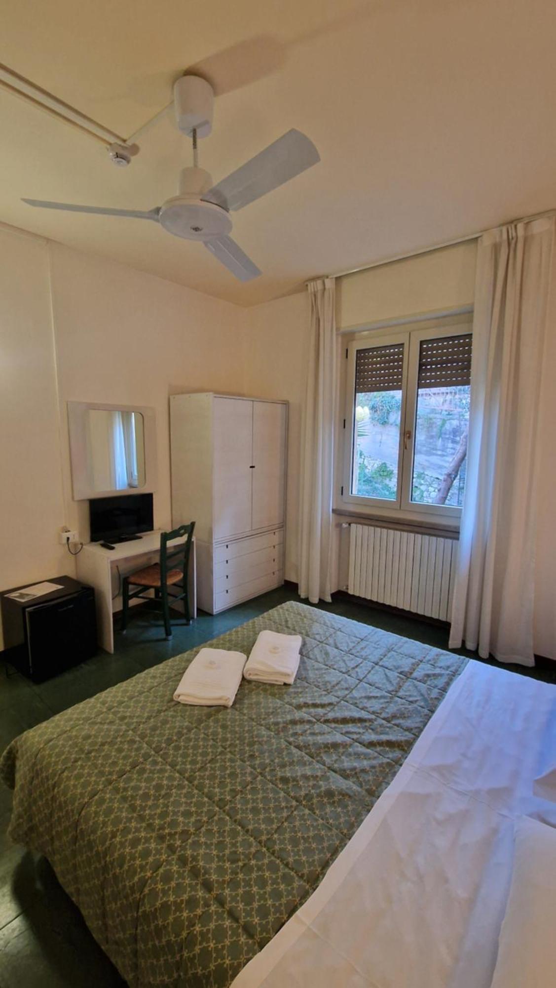 Hotel Sorriso Brenzone sul Garda Buitenkant foto