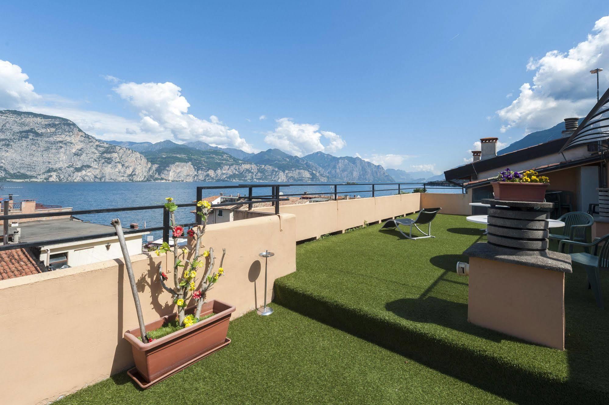 Hotel Sorriso Brenzone sul Garda Buitenkant foto