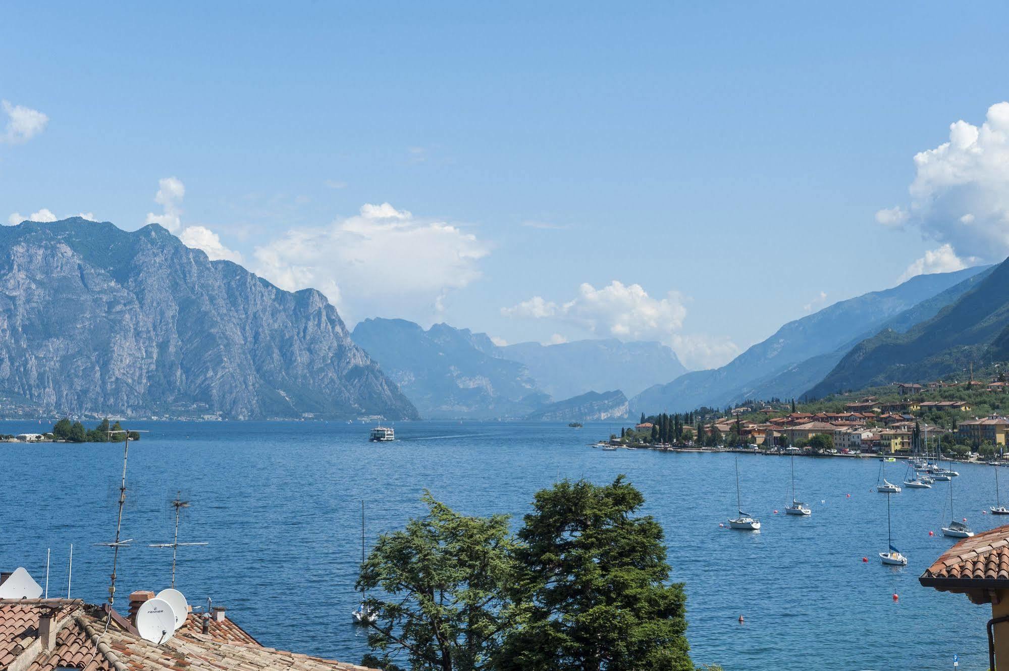 Hotel Sorriso Brenzone sul Garda Buitenkant foto